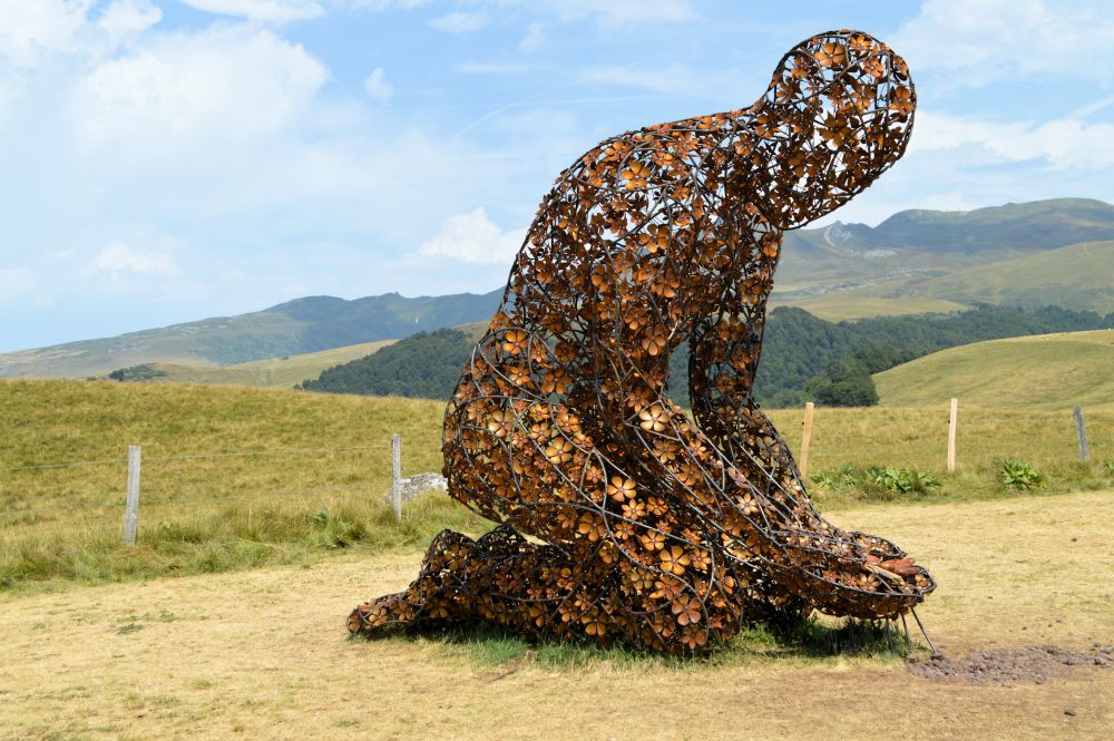 Œuvre "Le géant du souffle" dans le cadre de Horizons Sancy 2026