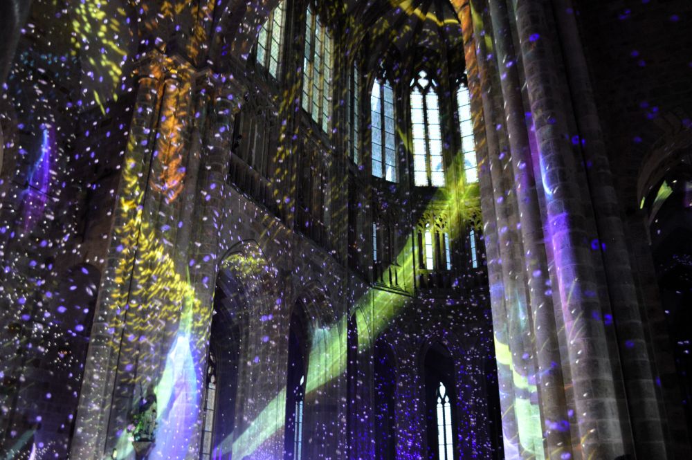 spectacle Colorama dans l'abbatiale du Mont Saint Michel