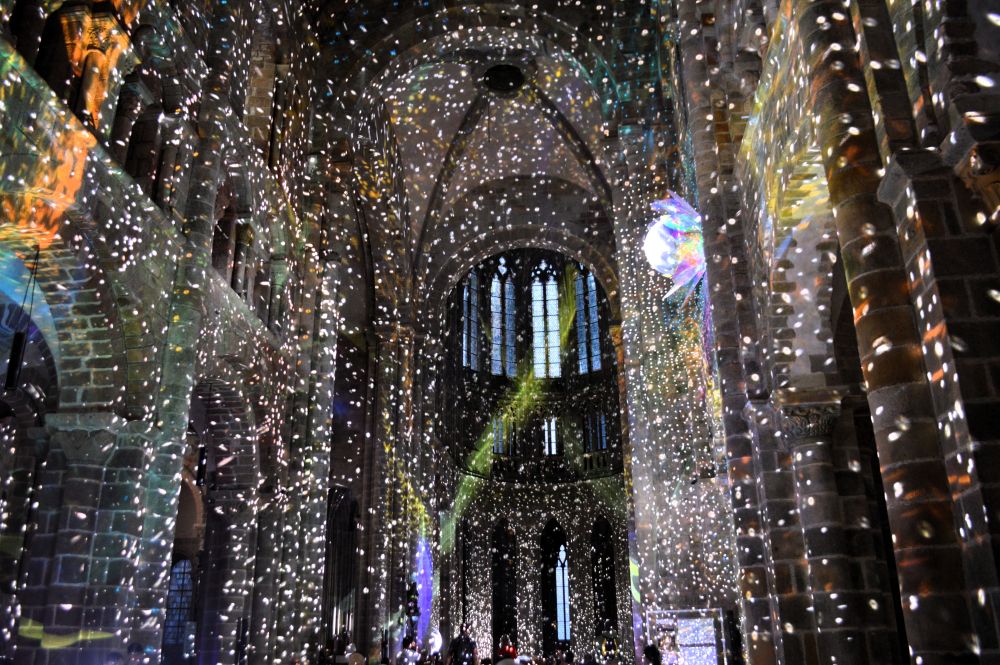 spectacle Colorama dans l'abbatiale du Mont Saint Michel