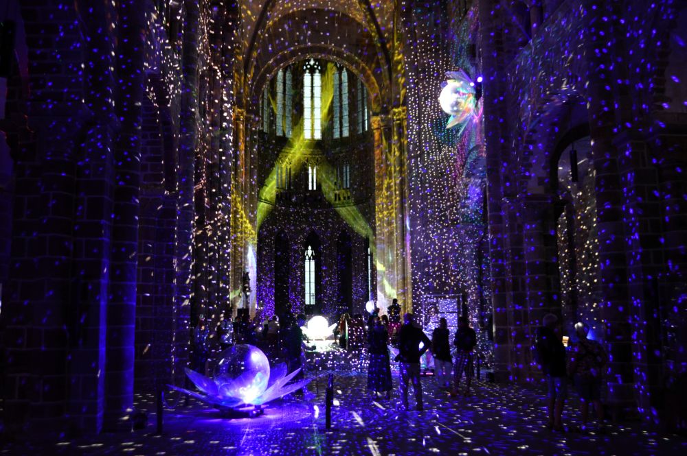spectacle Colorama dans l'abbatiale du Mont Saint Michel
