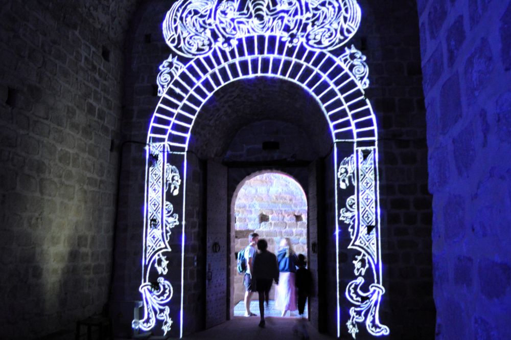 projection d'enluminures dans le cadre de Colorama au Mont Saint Michel