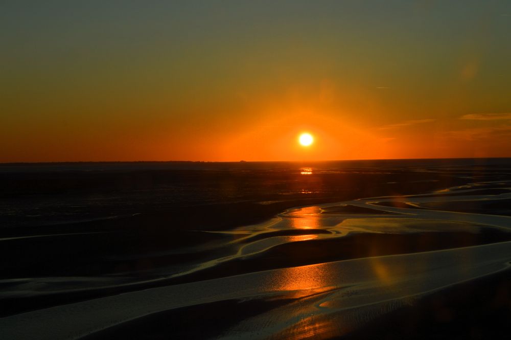 coucher de soleil dans la baie du Mont Saint Michel