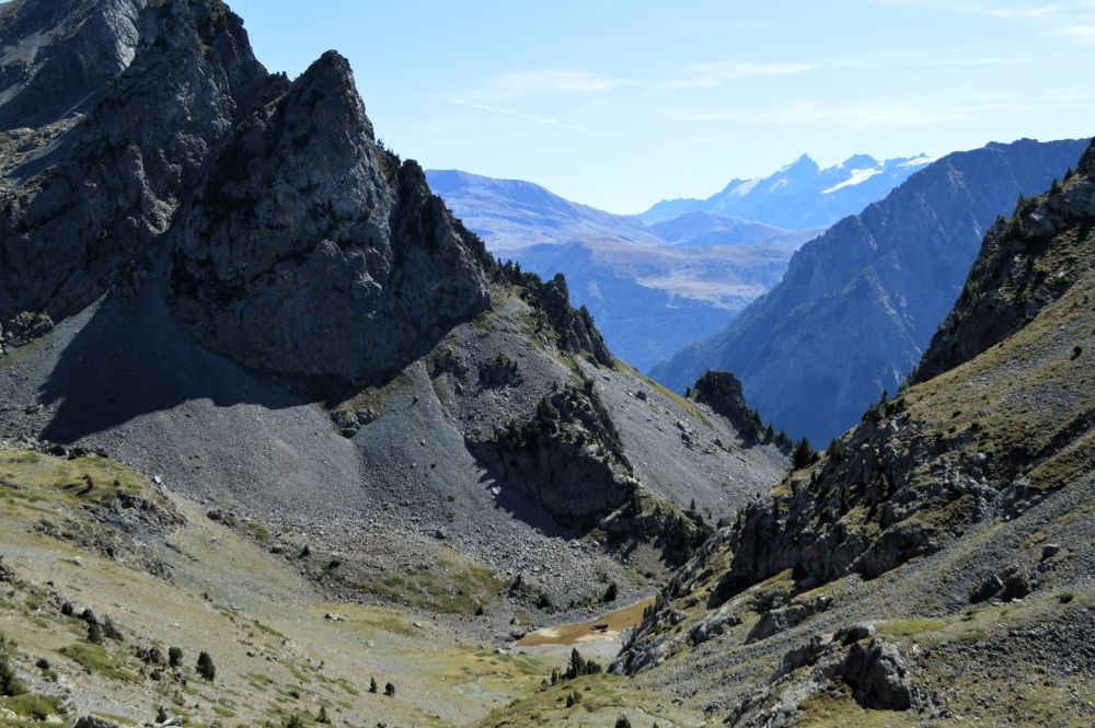 paysage de montagne avec une végération rase