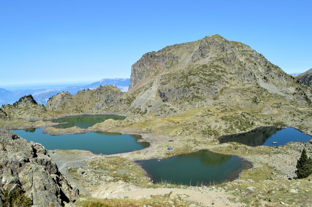 les lacs Robert depuis le col des Lessines